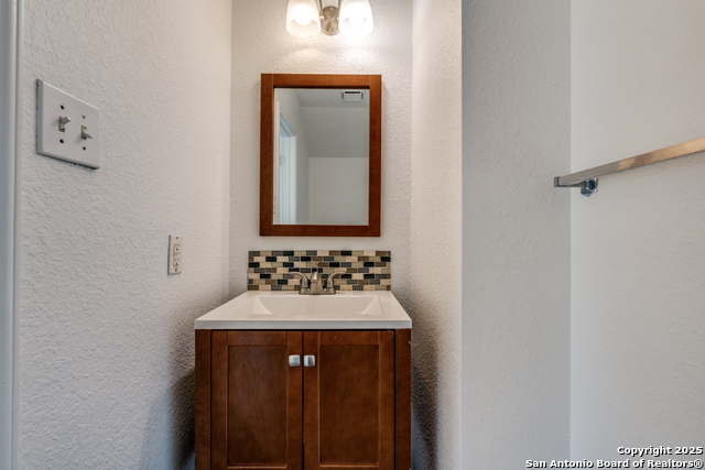 Image 21 of 42 For 6230 Higbee
