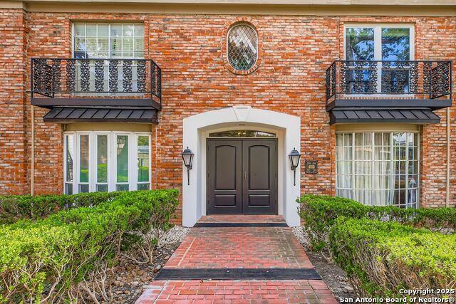 Listing photo id 0 for 7500 Callaghan  Apt 260