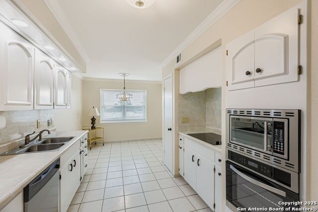 Listing photo id 4 for 7500 Callaghan  Apt 260