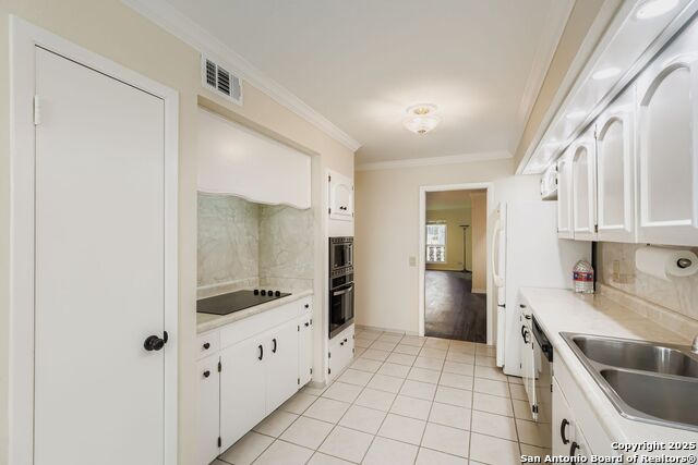 Listing photo id 6 for 7500 Callaghan  Apt 260