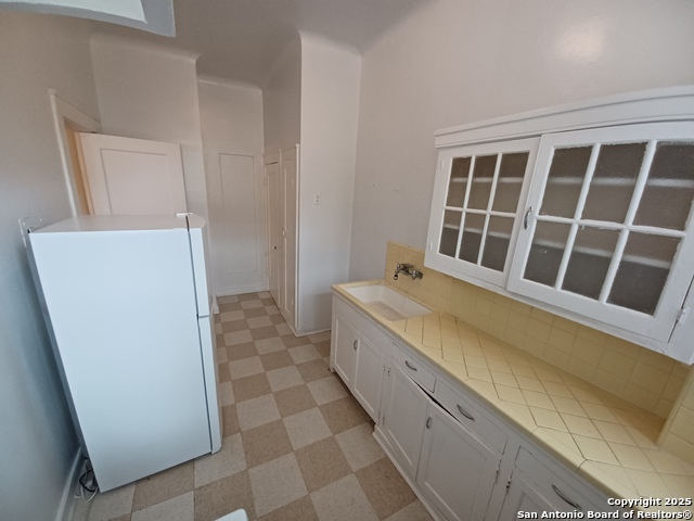 Listing photo id 8 for 219 Magnolia W