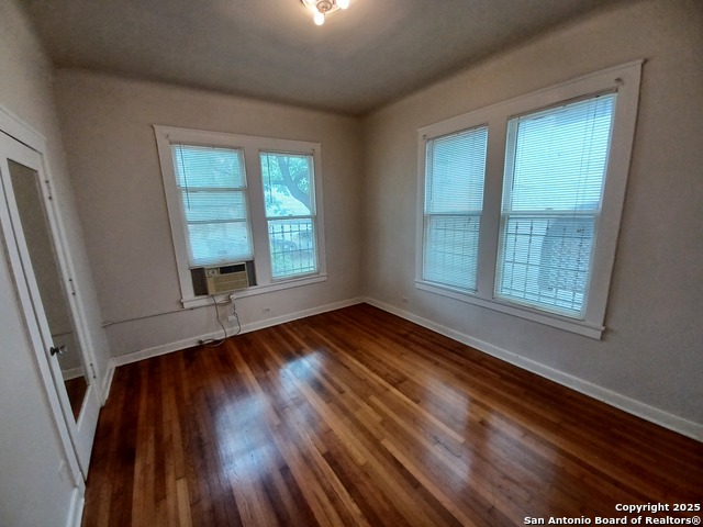 Listing photo id 10 for 219 Magnolia W