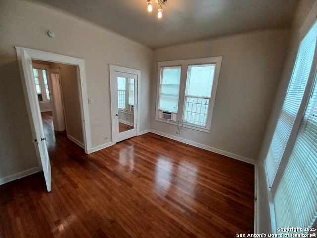 Listing photo id 14 for 219 Magnolia W