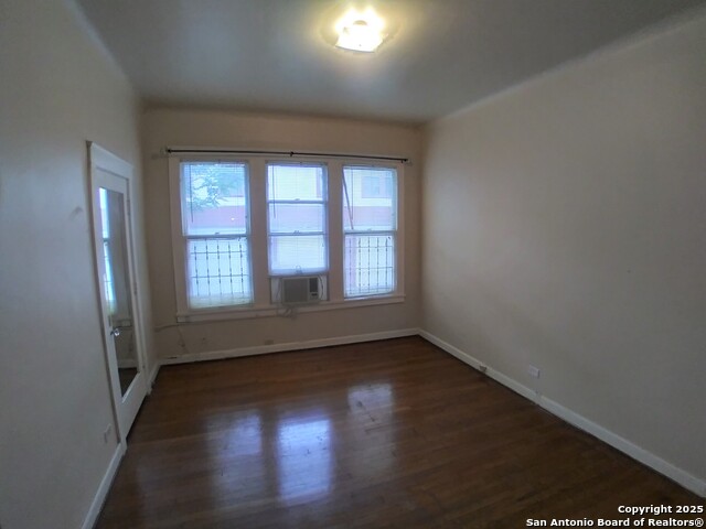 Listing photo id 19 for 219 Magnolia W