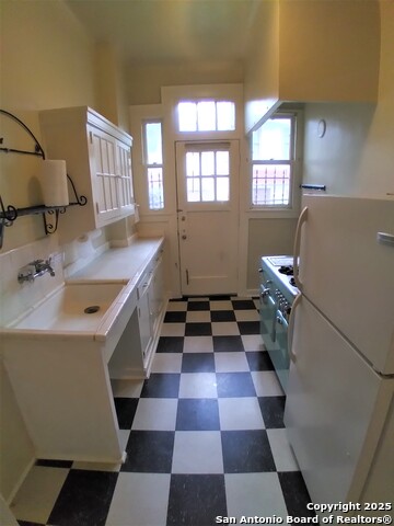 Listing photo id 23 for 219 Magnolia W