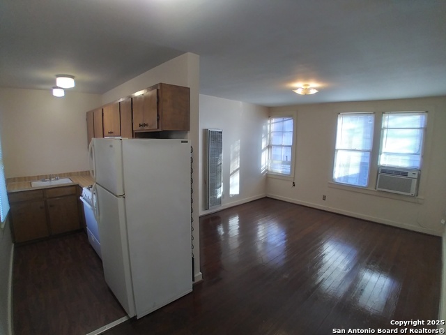 Listing photo id 26 for 219 Magnolia W