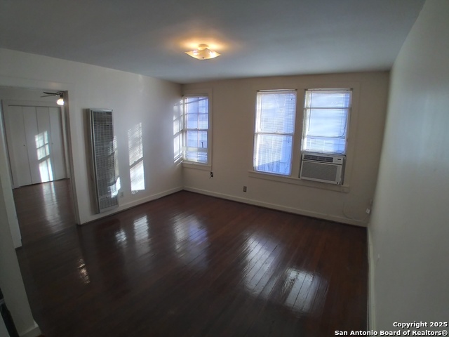 Listing photo id 27 for 219 Magnolia W