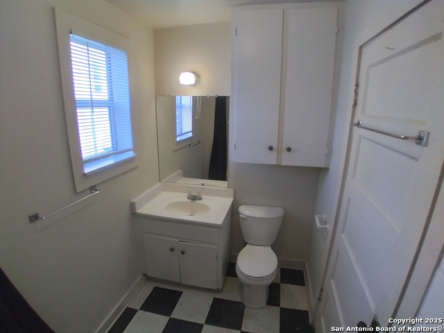 Listing photo id 30 for 219 Magnolia W