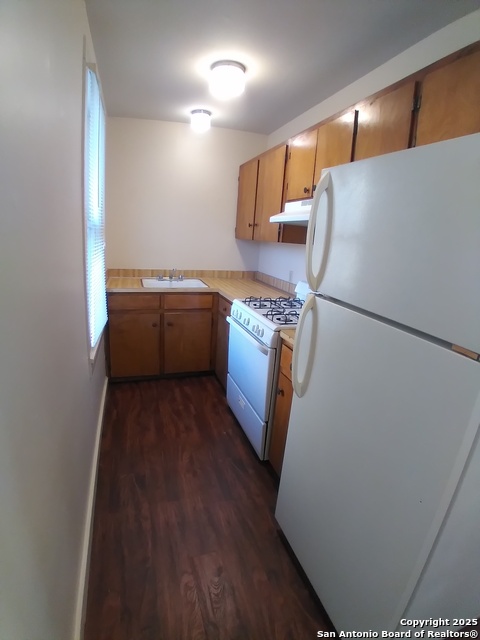 Listing photo id 33 for 219 Magnolia W