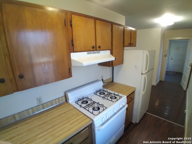 Listing photo id 34 for 219 Magnolia W