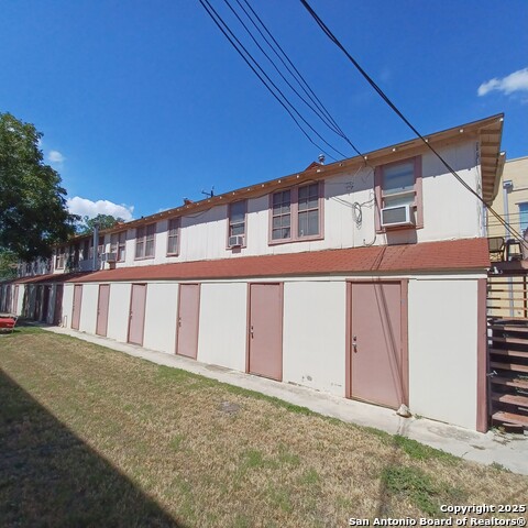 Listing photo id 35 for 219 Magnolia W