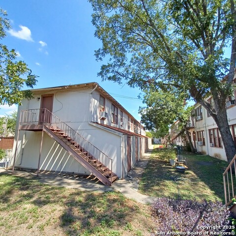 Listing photo id 36 for 219 Magnolia W