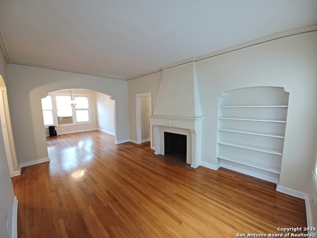 Listing photo id 4 for 219 Magnolia W