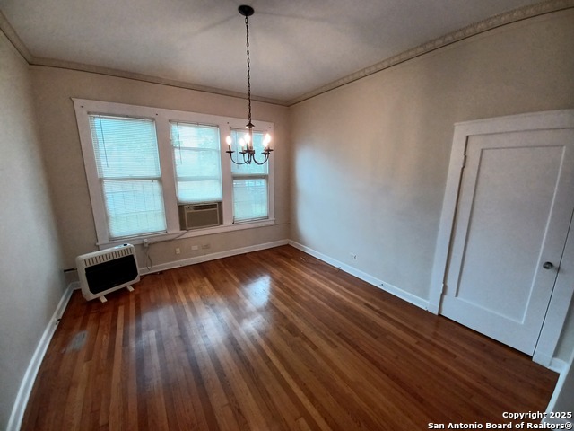 Listing photo id 5 for 219 Magnolia W