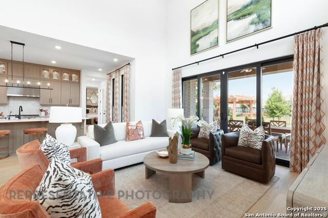 Listing photo id 1 for 237 Lacey Oak