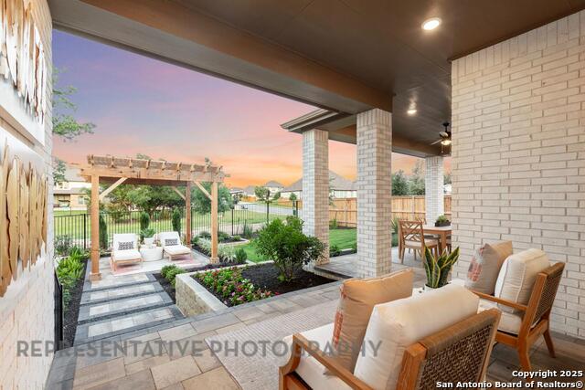 Listing photo id 39 for 237 Lacey Oak