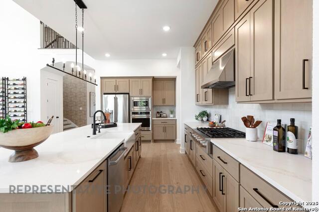 Listing photo id 6 for 237 Lacey Oak