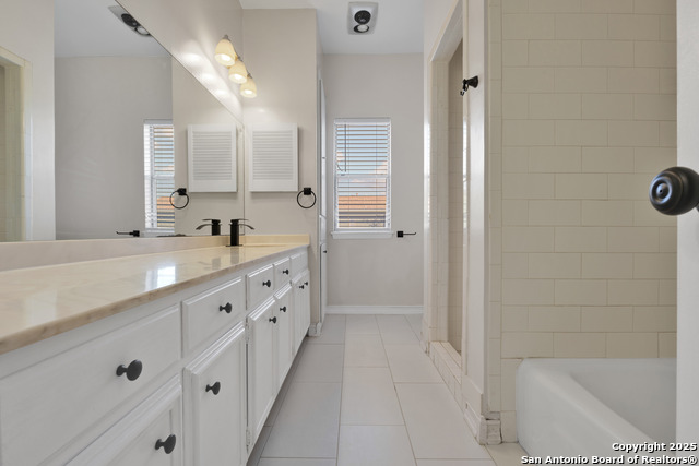 Listing photo id 10 for 3678 Hidden  601