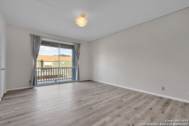 Listing photo id 11 for 3678 Hidden  601