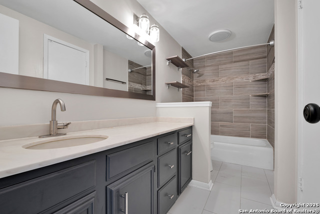 Listing photo id 13 for 3678 Hidden  601