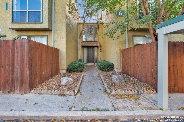 Listing photo id 14 for 3678 Hidden  601