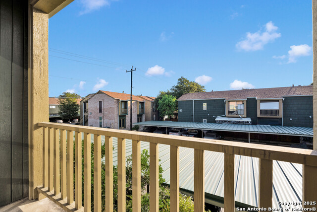 Listing photo id 16 for 3678 Hidden  601