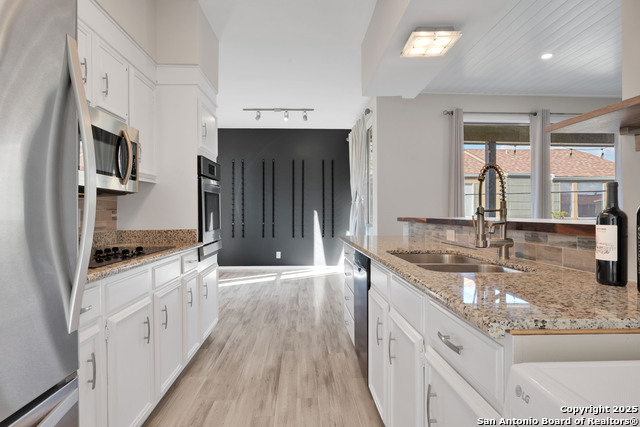 Listing photo id 1 for 3678 Hidden  601