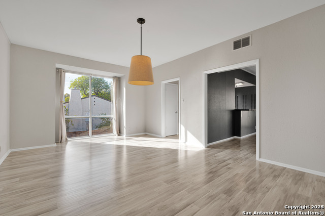 Listing photo id 5 for 3678 Hidden  601