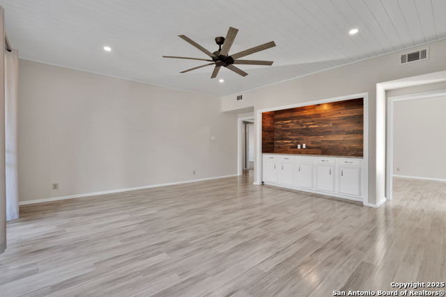 Listing photo id 7 for 3678 Hidden  601