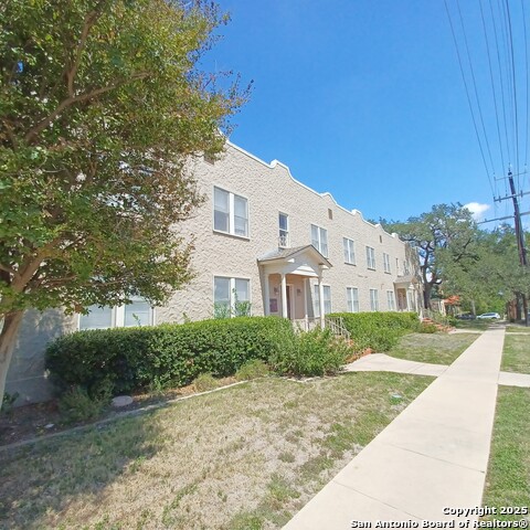 Listing photo id 8 for 127 Magnolia W