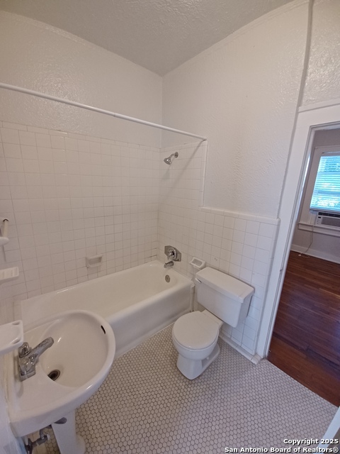 Listing photo id 21 for 127 Magnolia W