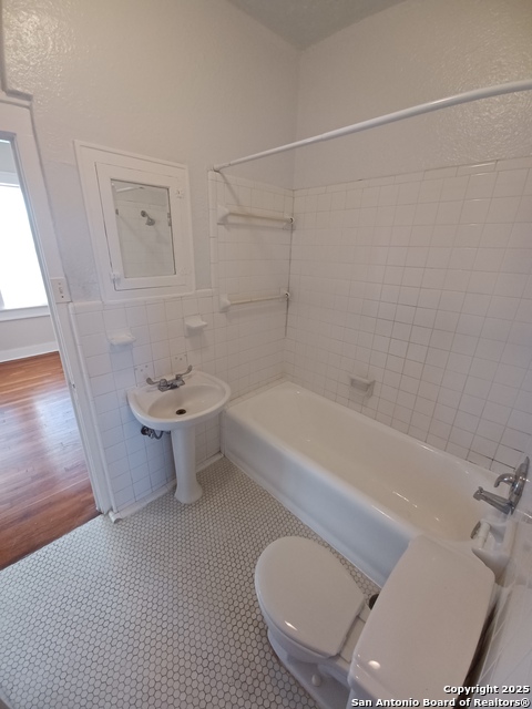 Listing photo id 22 for 127 Magnolia W