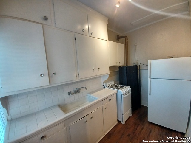 Listing photo id 23 for 127 Magnolia W