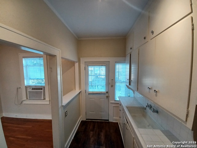 Listing photo id 24 for 127 Magnolia W