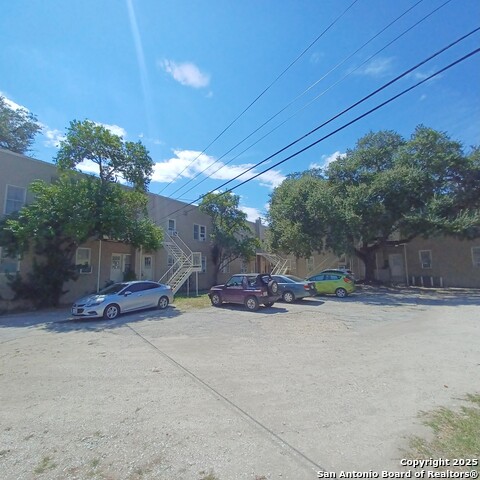 Listing photo id 26 for 127 Magnolia W