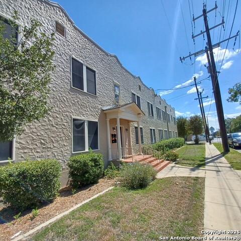 Listing photo id 6 for 127 Magnolia W