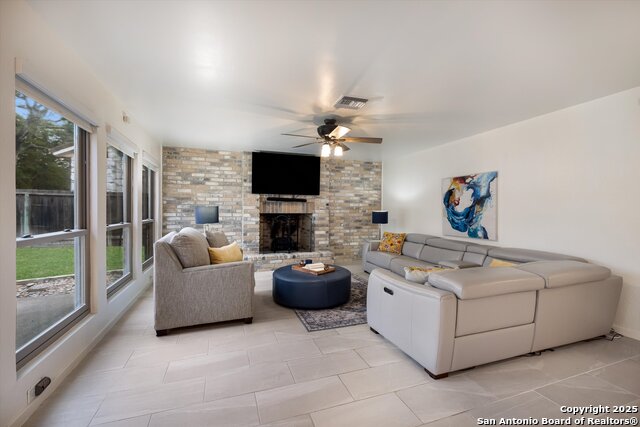 Listing photo id 8 for 19903 Encino Ridge