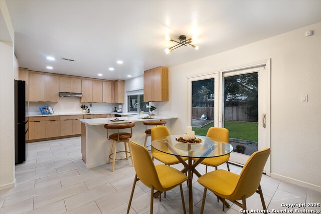 Listing photo id 10 for 19903 Encino Ridge