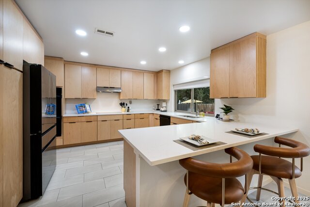 Listing photo id 11 for 19903 Encino Ridge