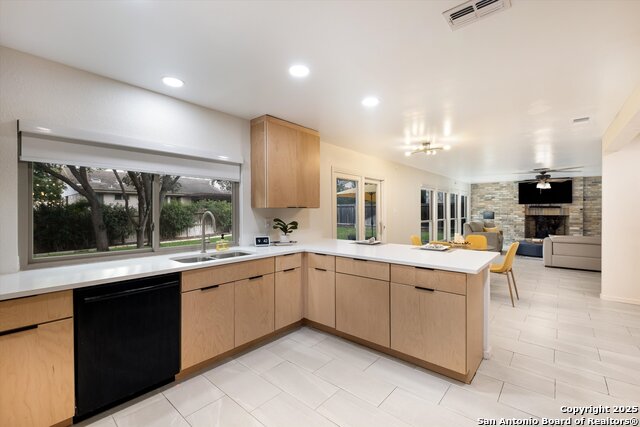 Listing photo id 12 for 19903 Encino Ridge