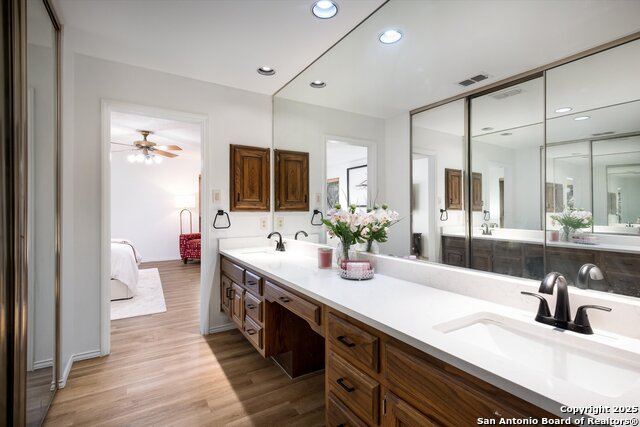 Listing photo id 18 for 19903 Encino Ridge