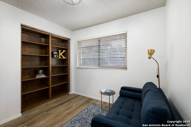 Listing photo id 21 for 19903 Encino Ridge