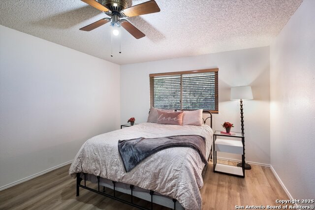 Listing photo id 23 for 19903 Encino Ridge