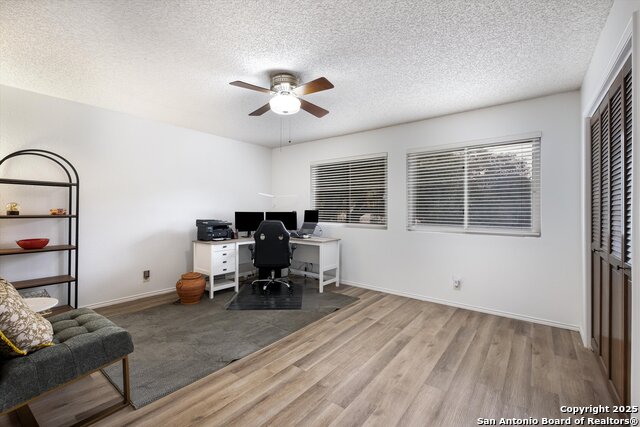 Listing photo id 24 for 19903 Encino Ridge