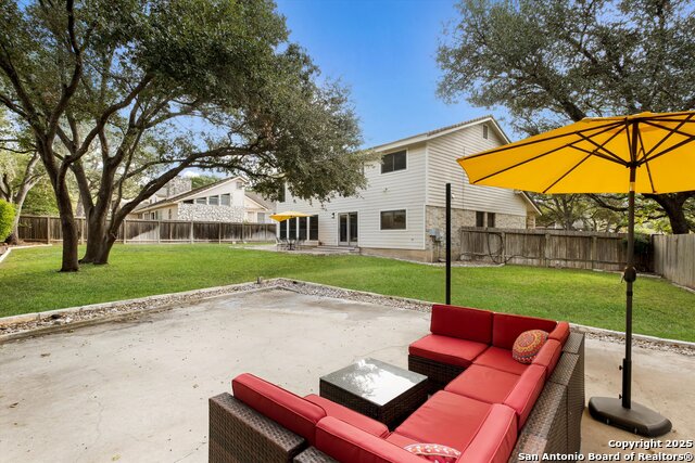 Listing photo id 26 for 19903 Encino Ridge