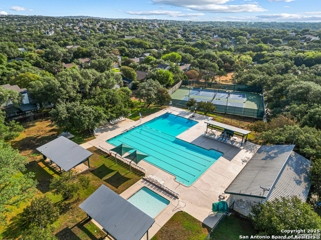 Listing photo id 28 for 19903 Encino Ridge