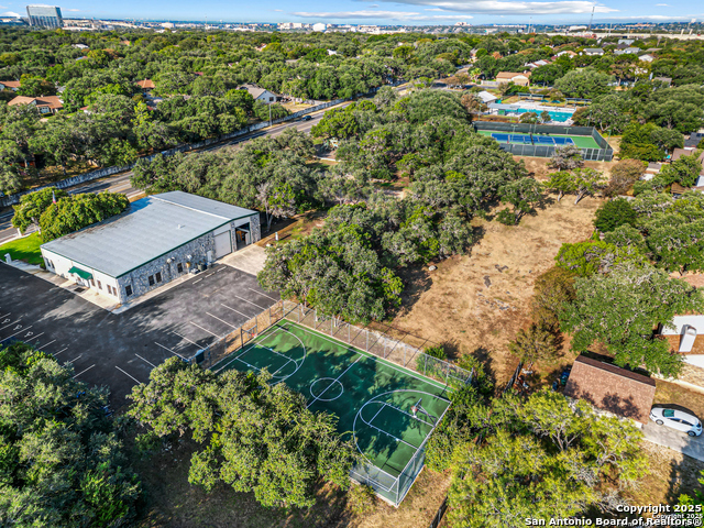 Listing photo id 31 for 19903 Encino Ridge