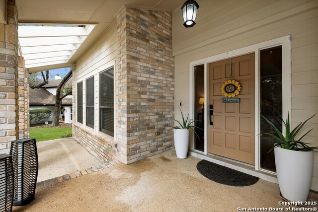 Listing photo id 2 for 19903 Encino Ridge