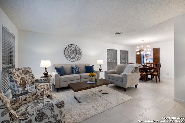Listing photo id 3 for 19903 Encino Ridge