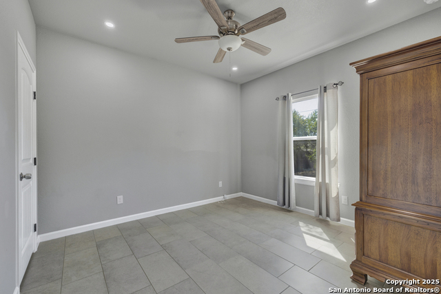 Image 14 of 25 For 5170 Village Green